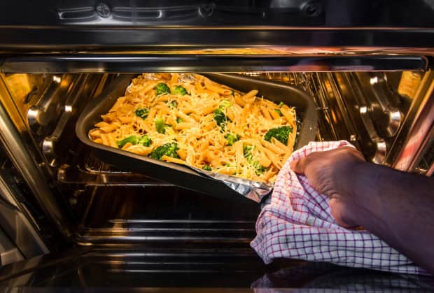 How Do You Keep Food Warm In The Oven?